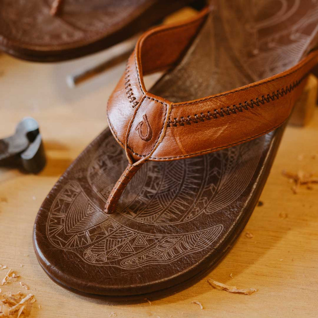 Hiapo Men's Leather Beach Sandals - Rum / Dark Wood