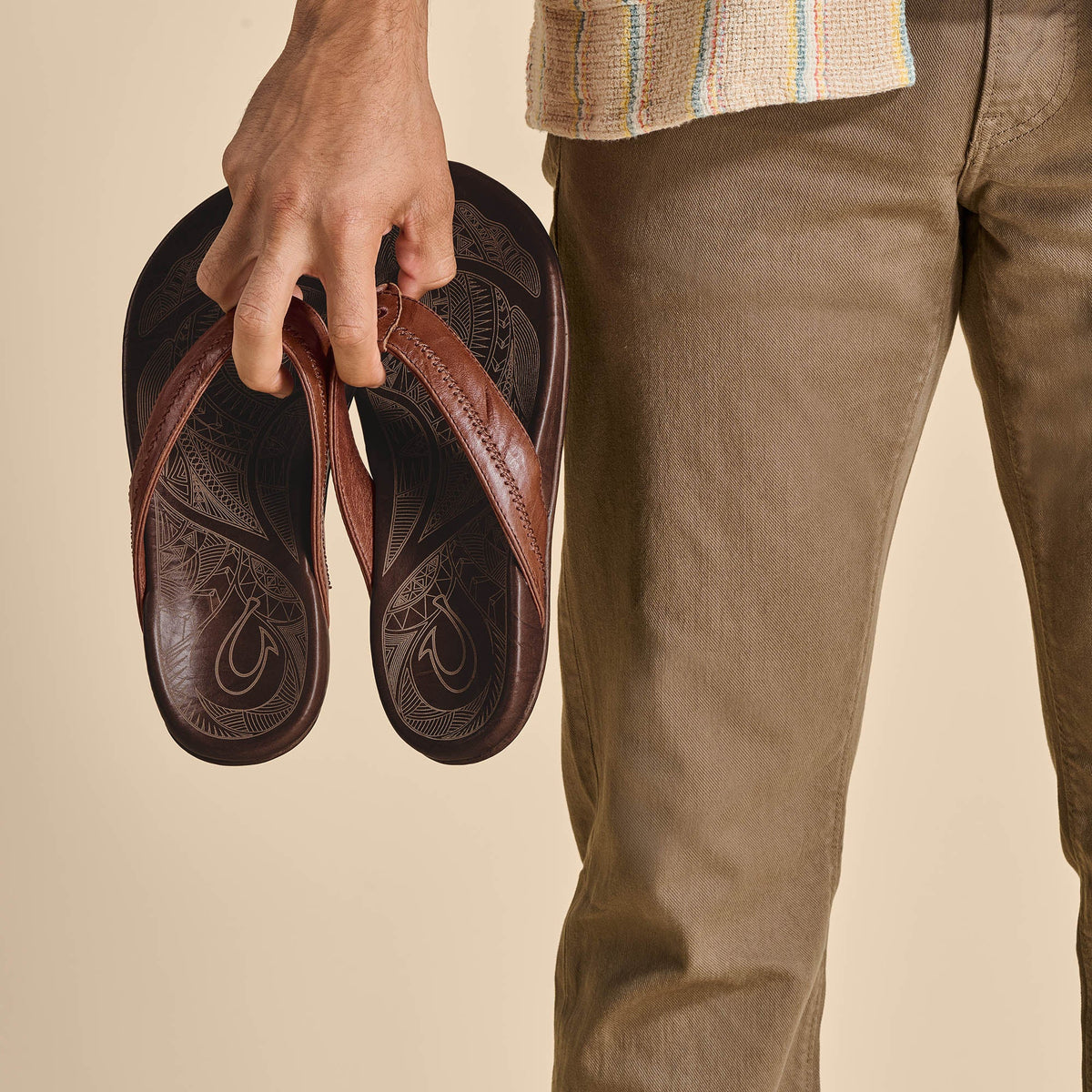 Hiapo Men's Leather Beach Sandals - Rum / Dark Wood