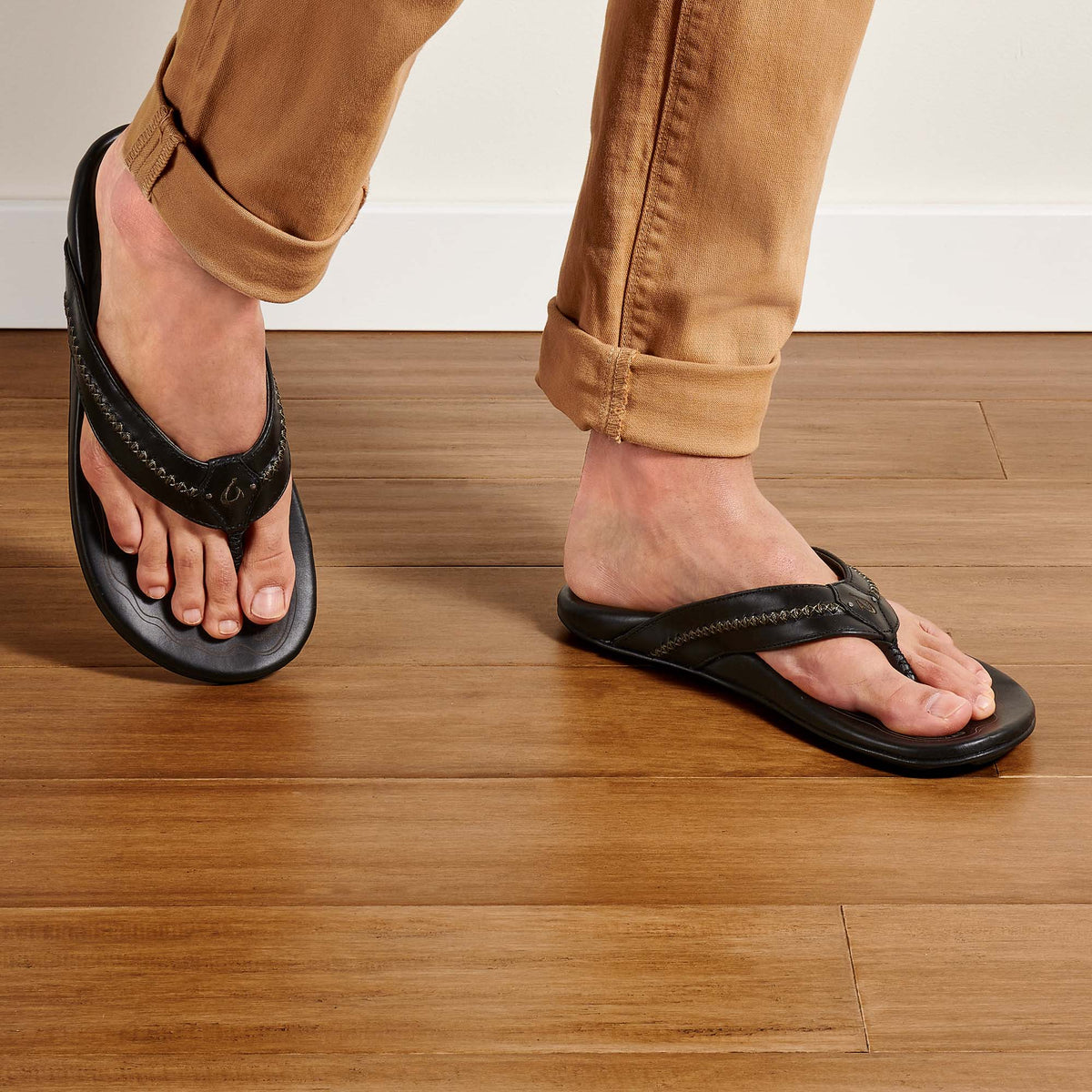 Mea Ola Men's Leather Beach Sandals - Black