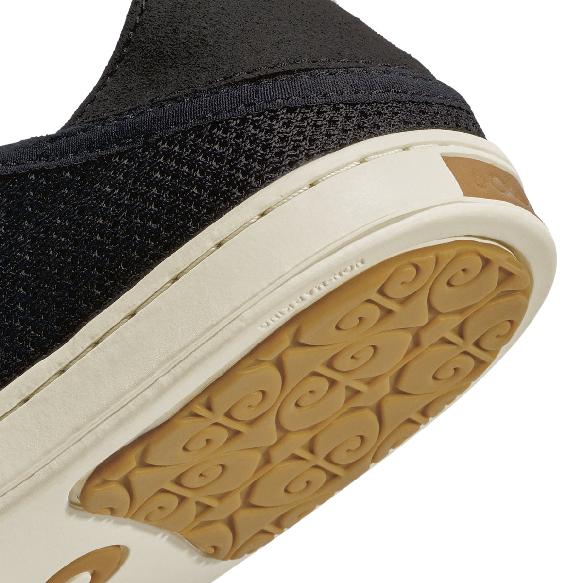 Pehuea Li Women's Lightweight Sneakers - Black / Tan