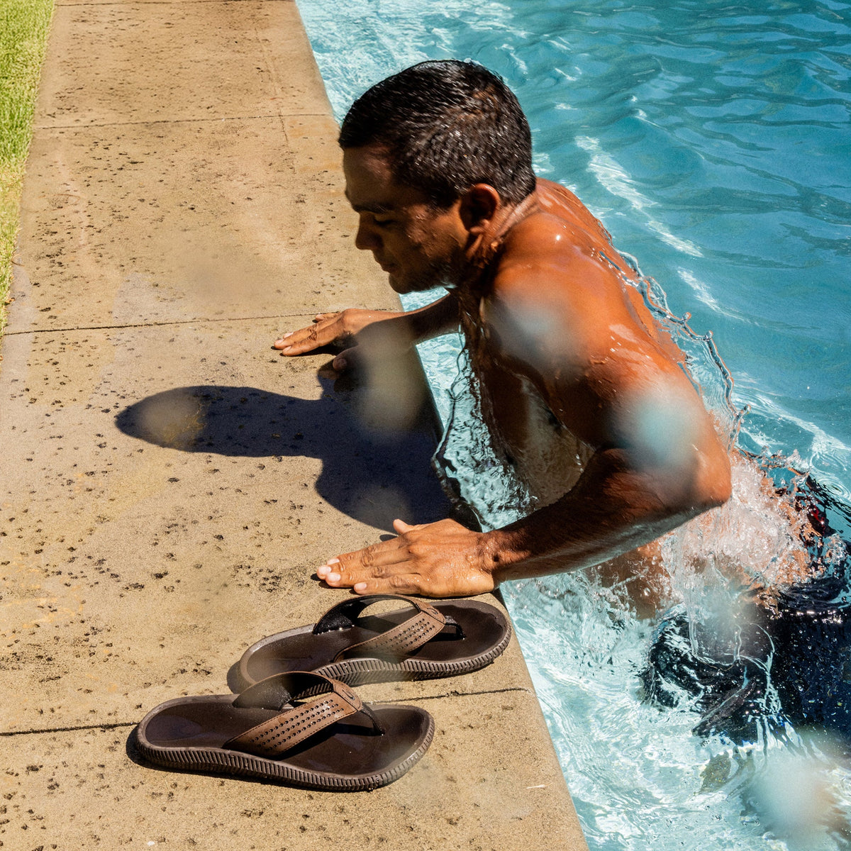 Ulele Men's Beach Sandals - Dark Java / Dark Java