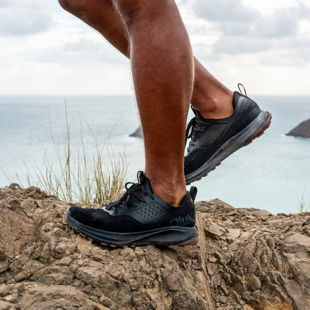 Makiki Men's All-Terrain Athletic Shoes - Black / Black
