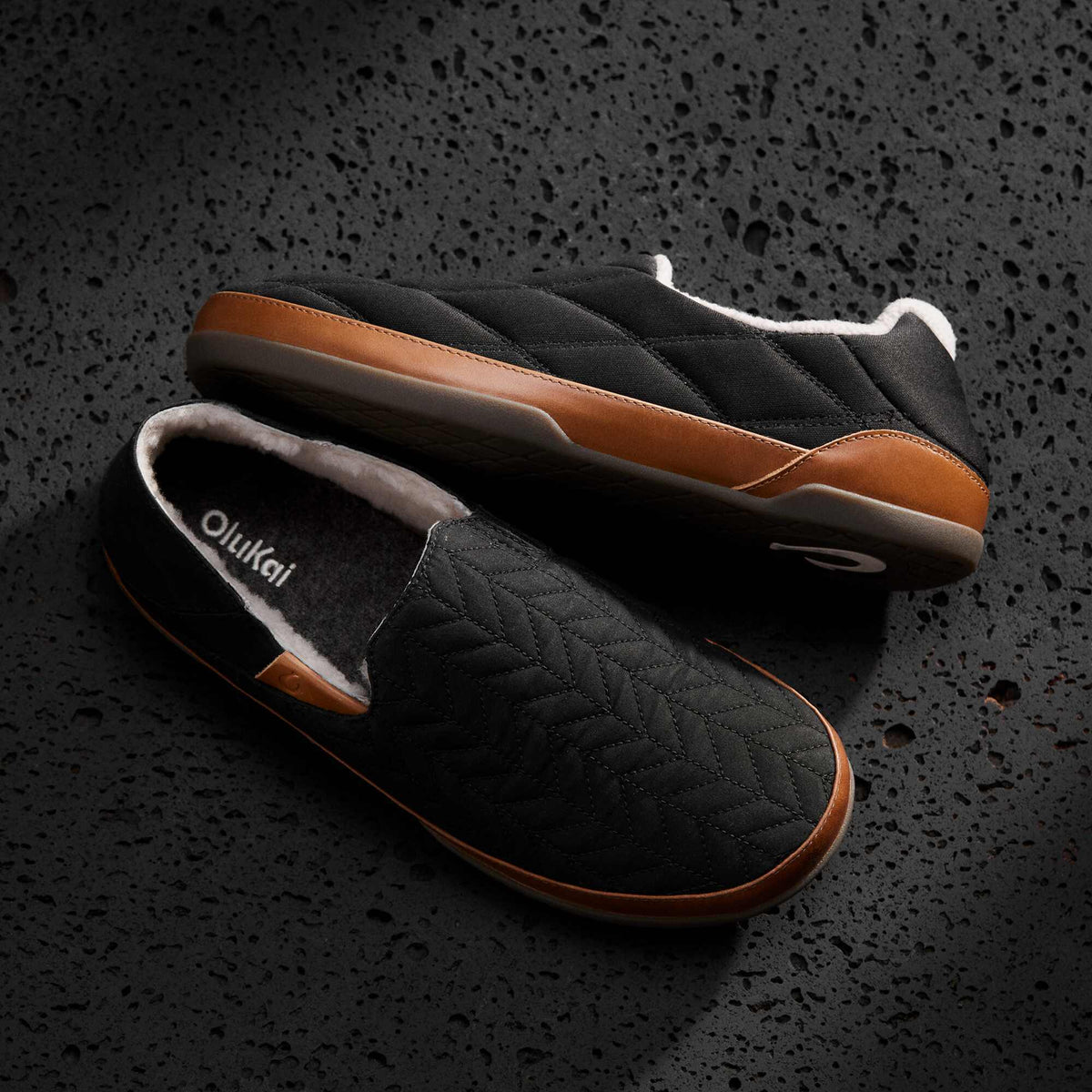 Hanohano Men's Waxed Canvas Slippers - Black / Black