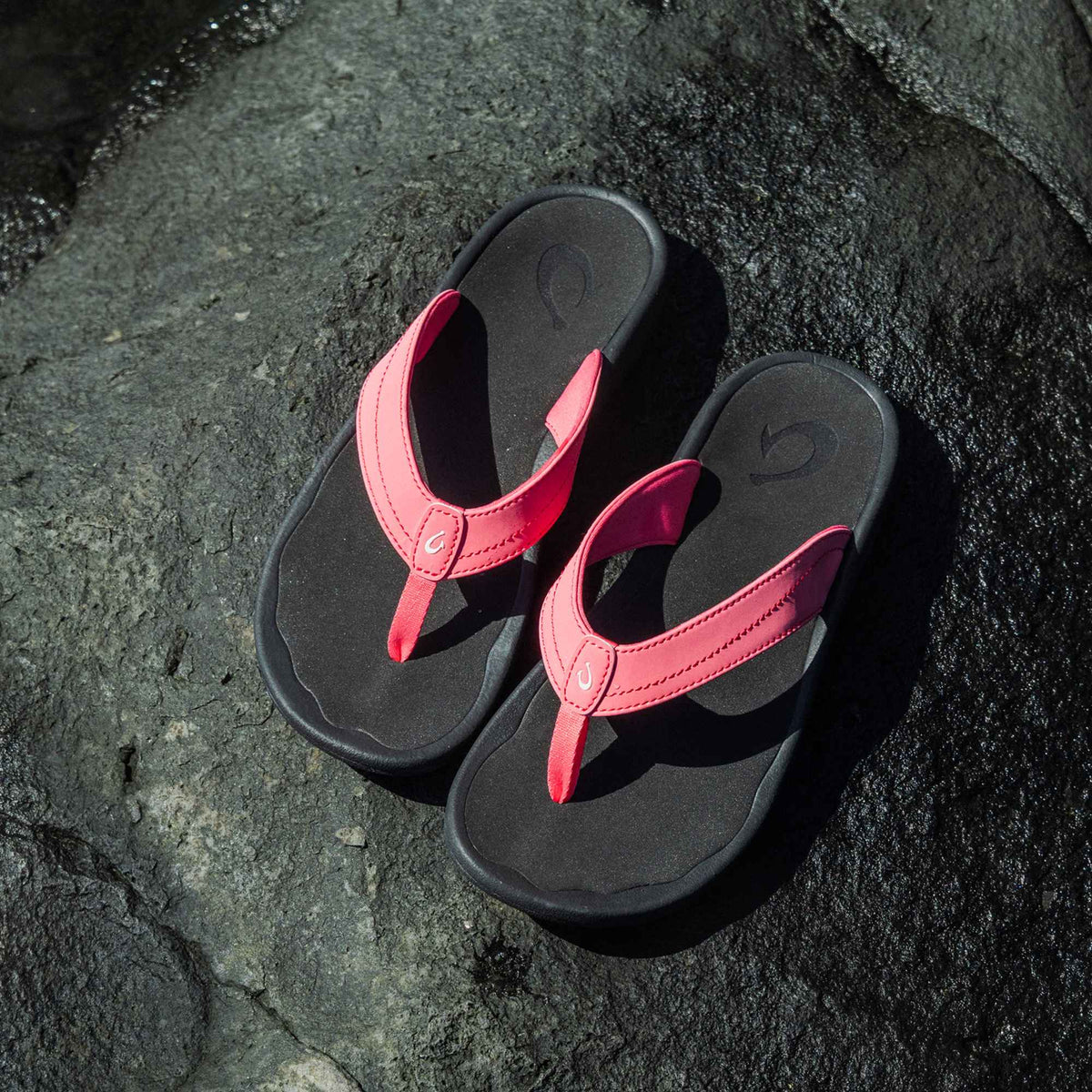 Ohana Women's Beach Sandals - Hot Pink / Black