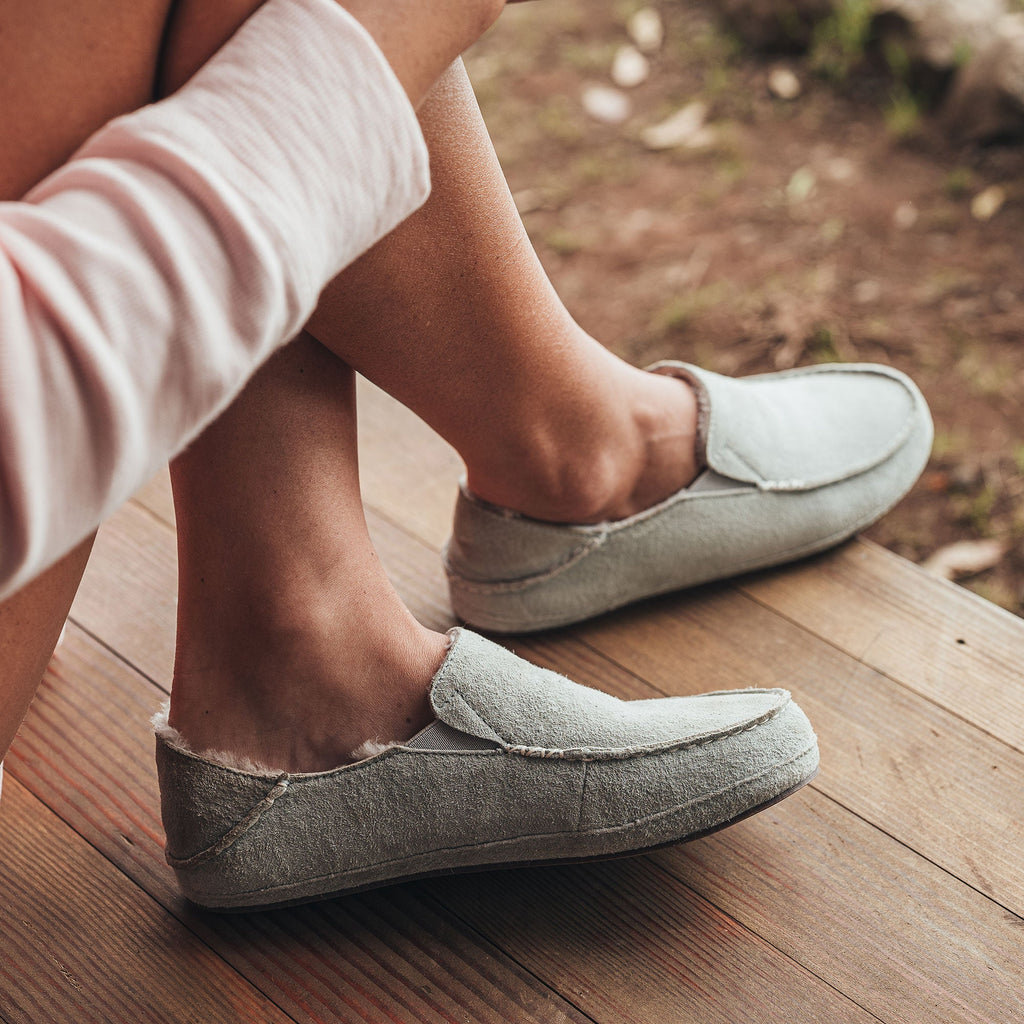 Nohea Women's Soft Shearling Slippers - Pale Grey