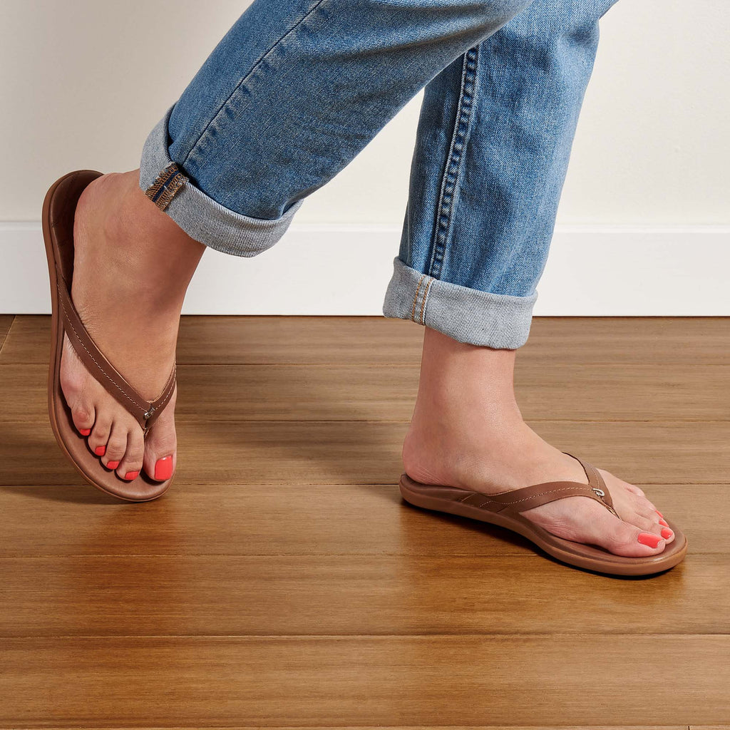 Honu Women's Leather Beach Sandals - Tan