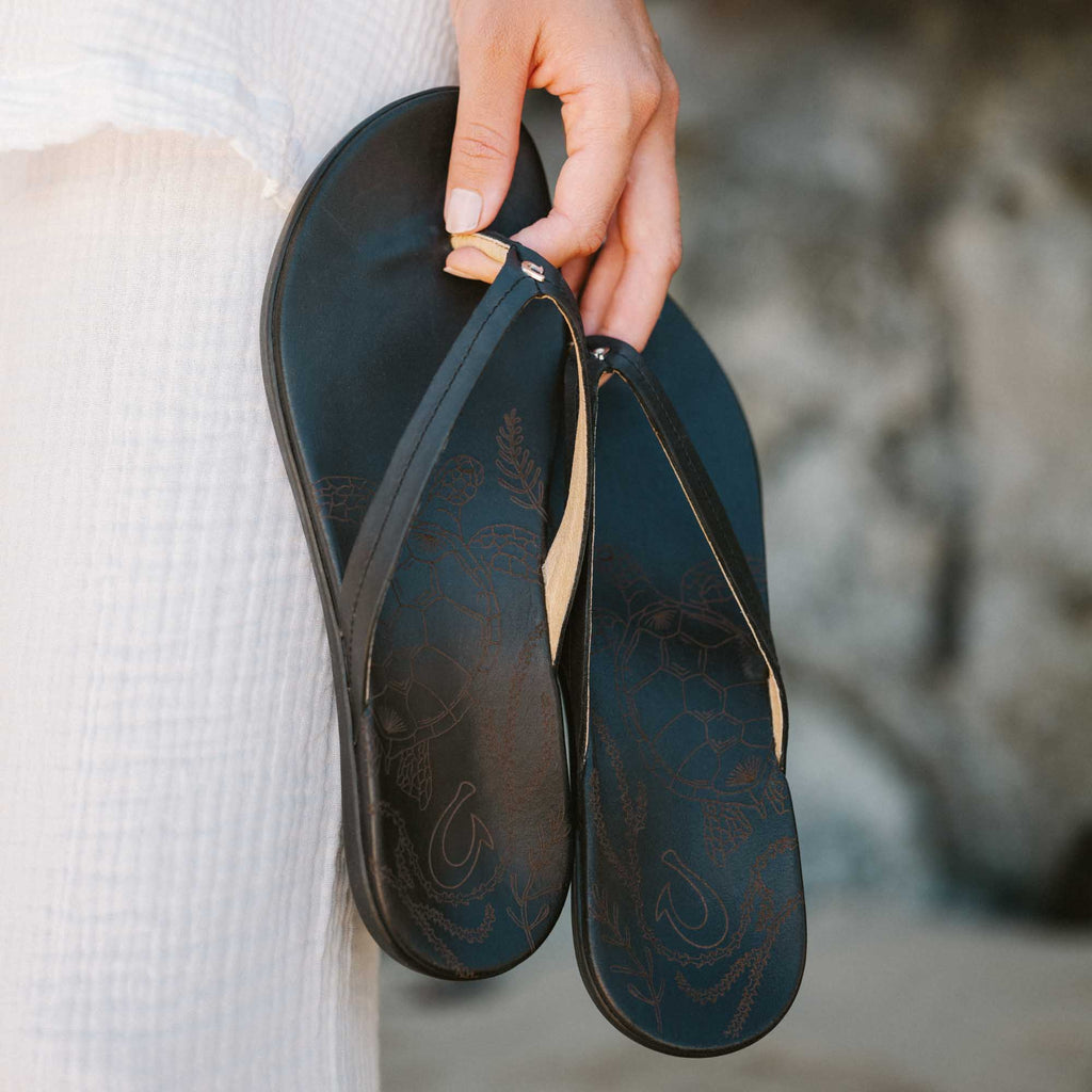 Honu Women's Leather Beach Sandals - Black