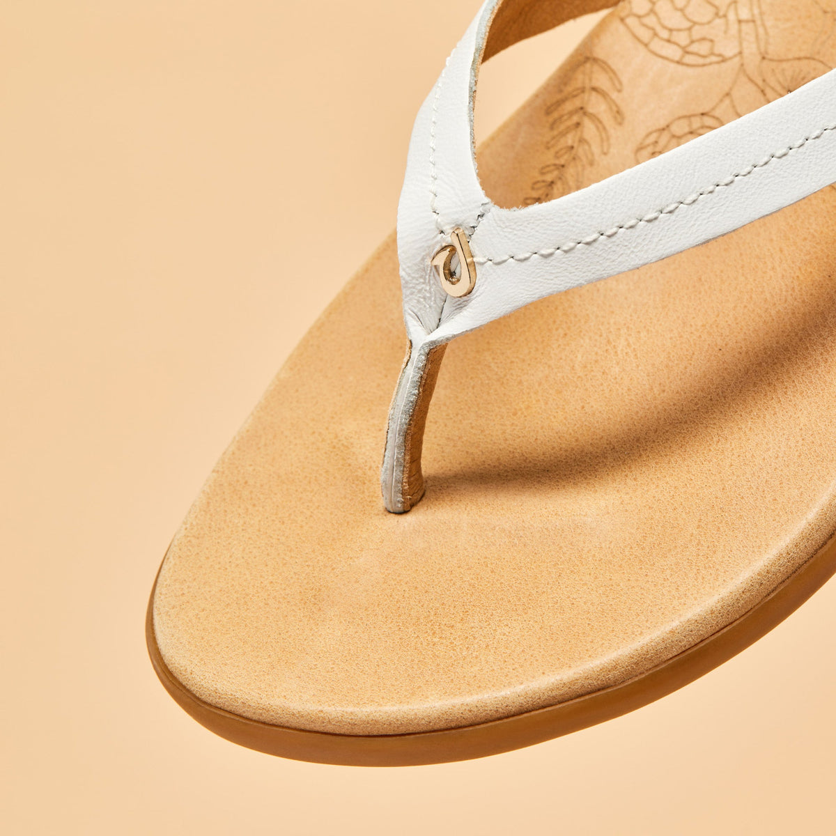 Honu Women's Leather Beach Sandals - Bright White / Golden Sand