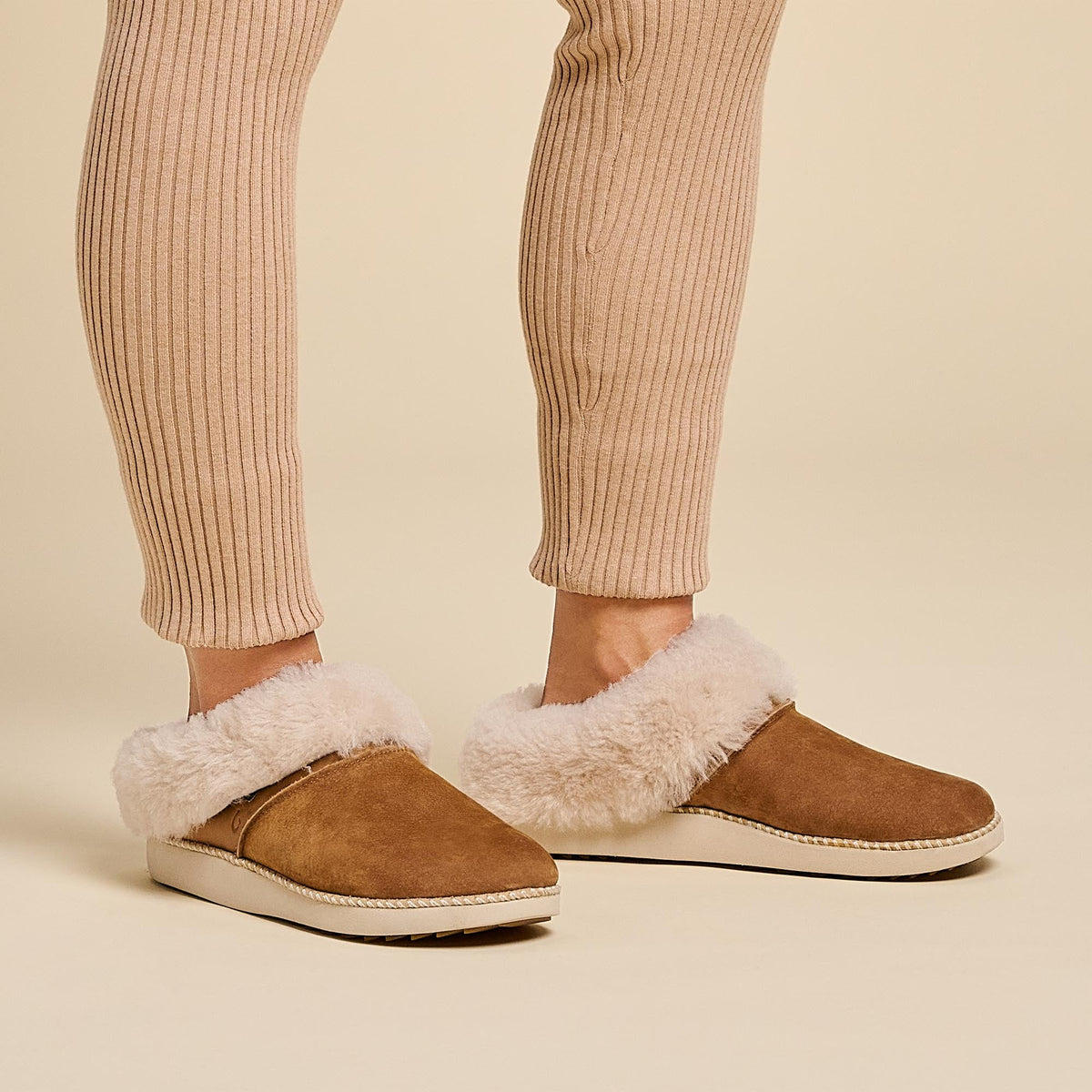 Kui Women's Indoor/Outdoor Slippers - Tan / Bone