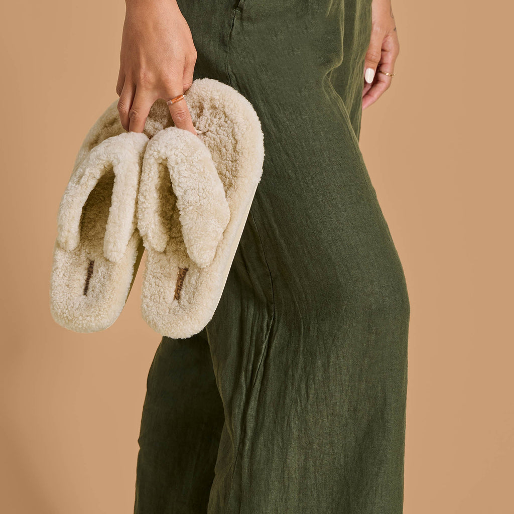 Kipea Heu Women's Fuzzy Slipper Sandals - Tapa
