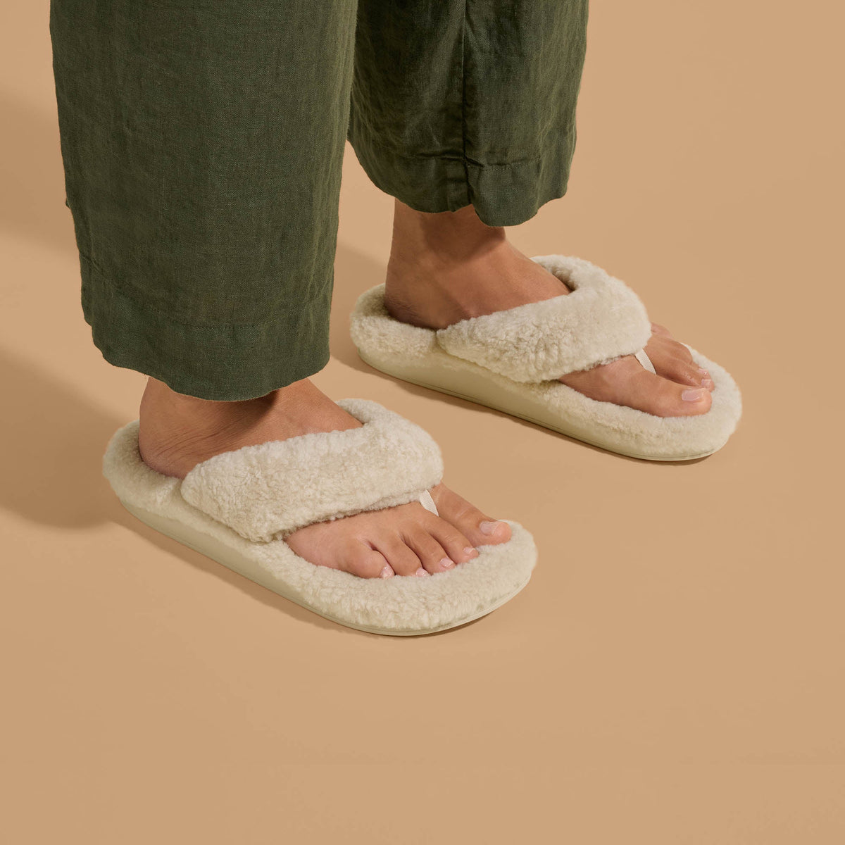 Kipea Heu Women's Fuzzy Slipper Sandals - Tapa