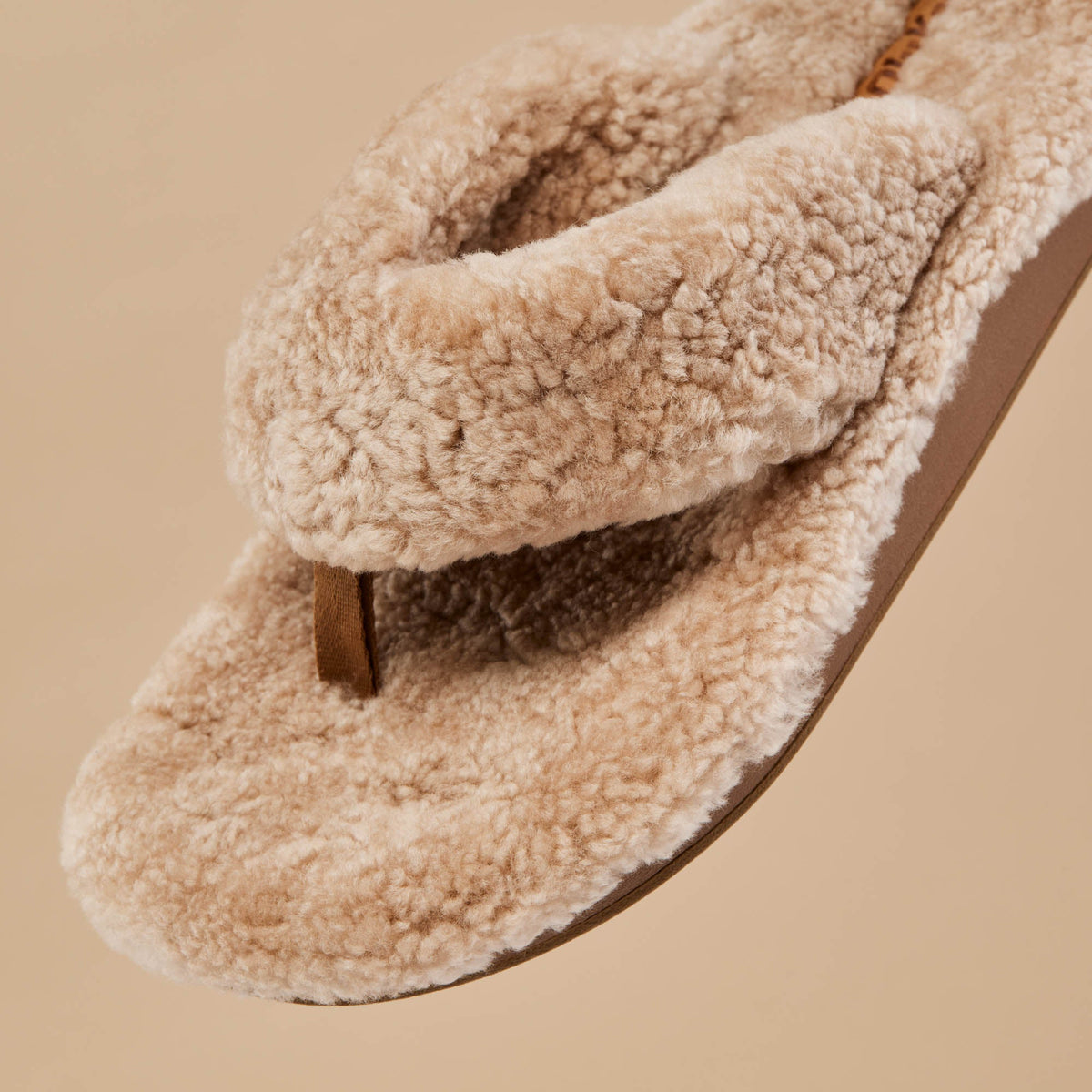 Kipea Heu Women's Fuzzy Slipper Sandals - Tan