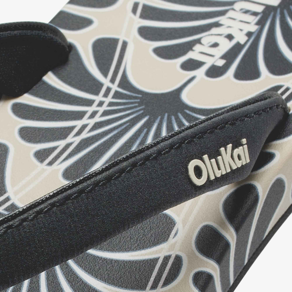 Uiki Women's Beach Sandals - Black / Pa'i