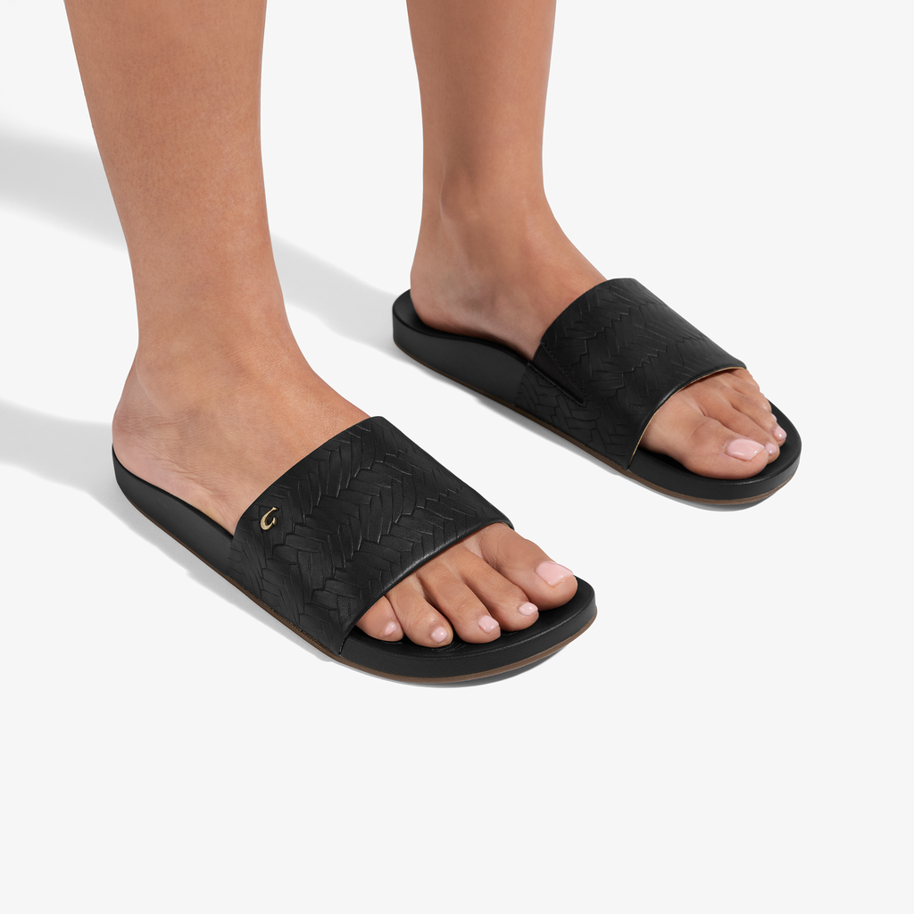 Kipea Pono Women's Slide Sandals - Black / Weave